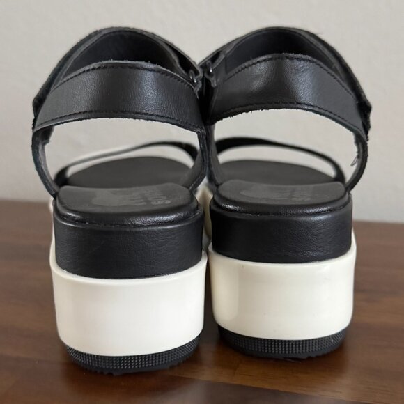 Sorel - CAMERON™ Flatform Women's Wedge Sandal in Black and White - Picture 6 of 9
